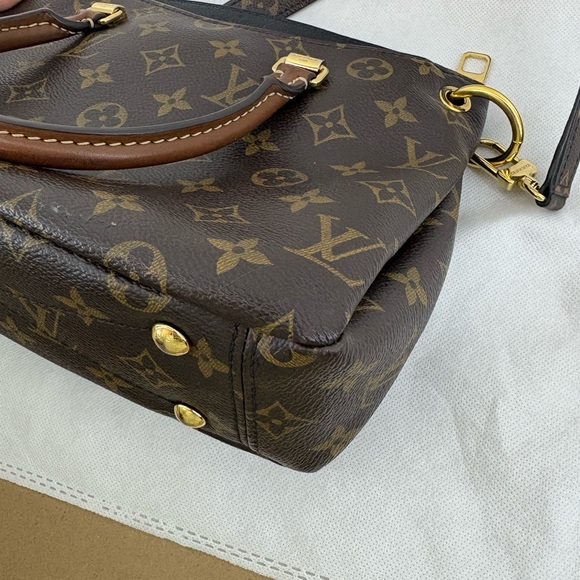 Louis Vuitton Paris, Brown Purse, Excelent Condition, Comes with Strap - Picture 7 of 15